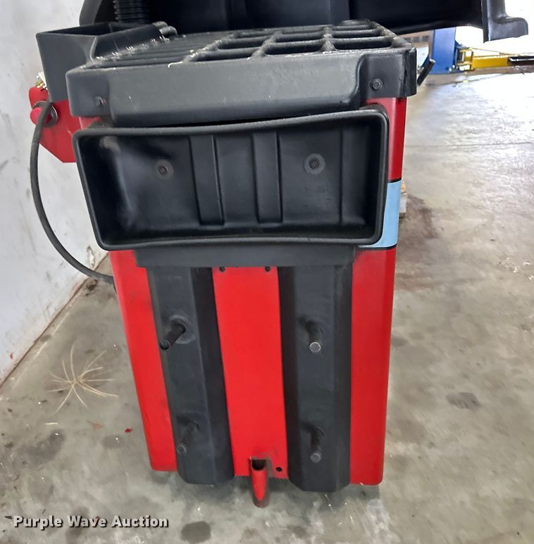 image for item DF8636 (3) tire machines