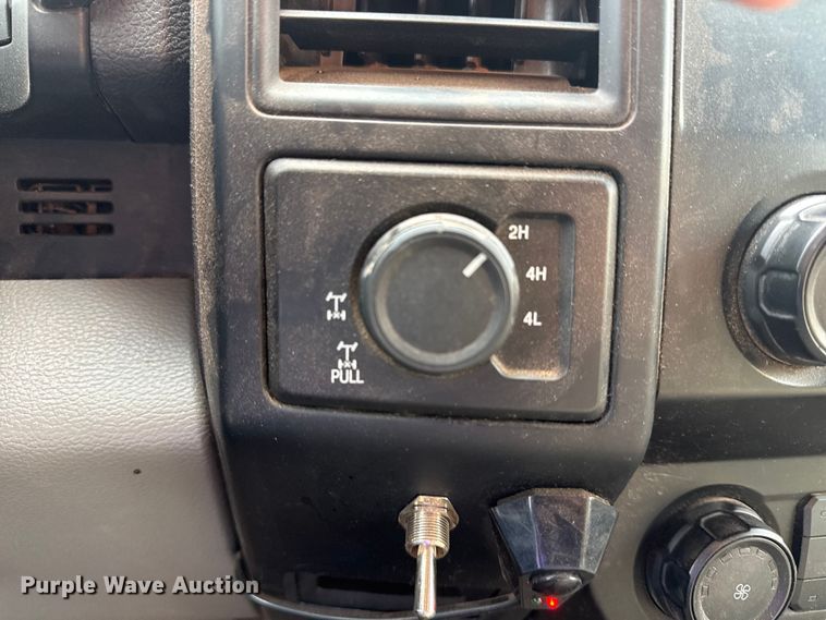 image for item DJ7784 2015 Ford F150 XL SuperCab pickup truck