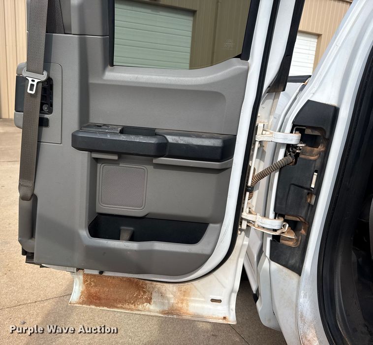 image for item DJ7784 2015 Ford F150 XL SuperCab pickup truck