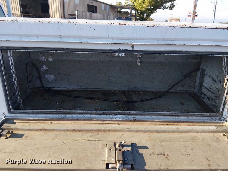 image for item DJ7859 1999 GMC Sierra 2500 utility bed pickup truck