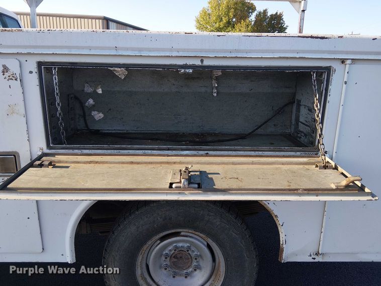 image for item DJ7859 1999 GMC Sierra 2500 utility bed pickup truck