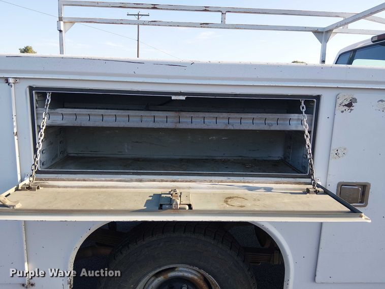 image for item DJ7859 1999 GMC Sierra 2500 utility bed pickup truck
