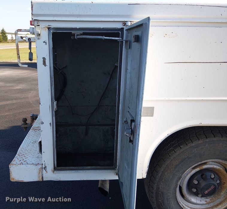 image for item DJ7859 1999 GMC Sierra 2500 utility bed pickup truck