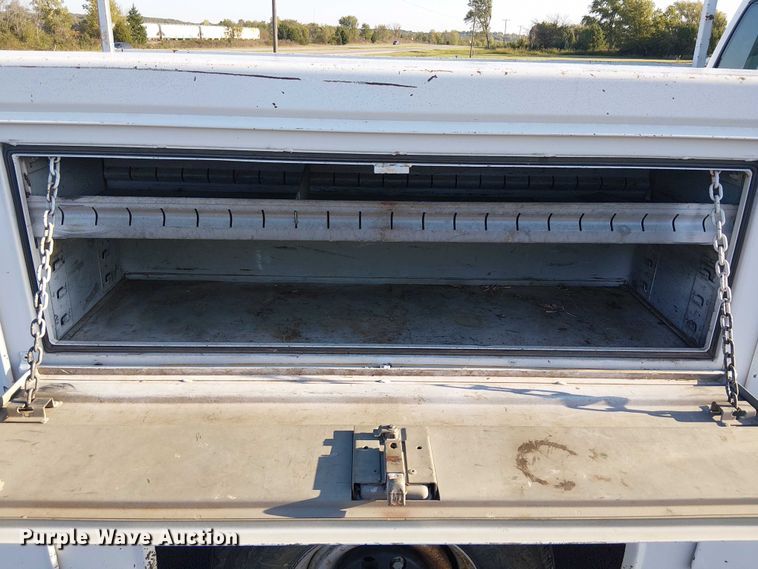 image for item DJ7859 1999 GMC Sierra 2500 utility bed pickup truck