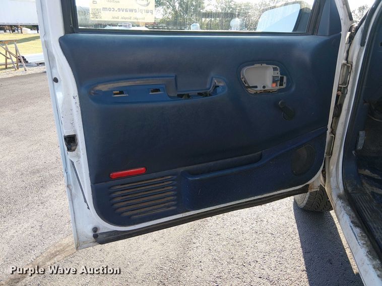 image for item DJ7859 1999 GMC Sierra 2500 utility bed pickup truck