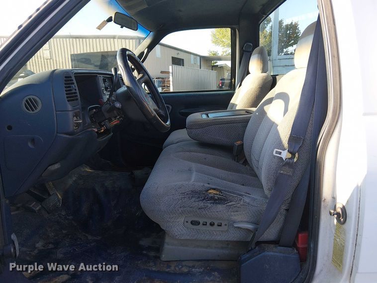image for item DJ7859 1999 GMC Sierra 2500 utility bed pickup truck