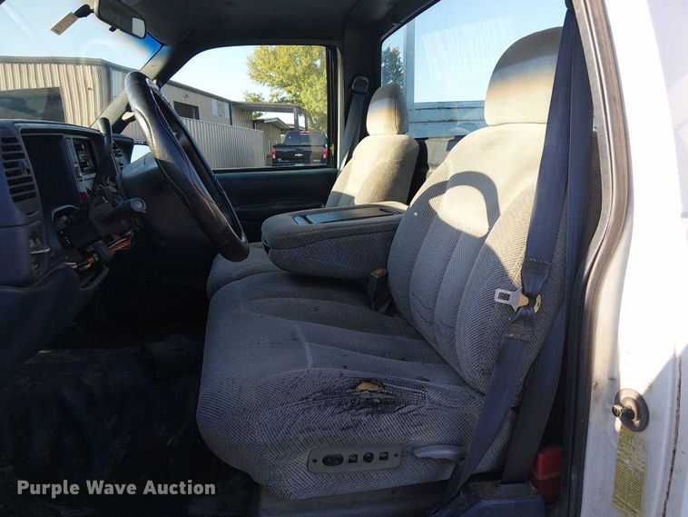image for item DJ7859 1999 GMC Sierra 2500 utility bed pickup truck