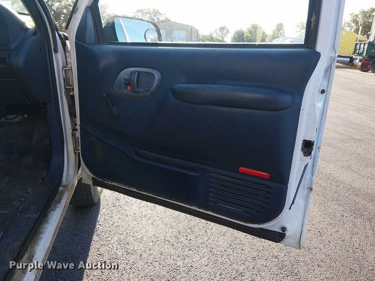 image for item DJ7859 1999 GMC Sierra 2500 utility bed pickup truck