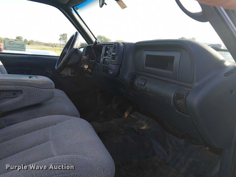 image for item DJ7859 1999 GMC Sierra 2500 utility bed pickup truck