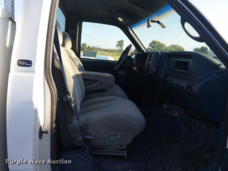 image for item DJ7859 1999 GMC Sierra 2500 utility bed pickup truck