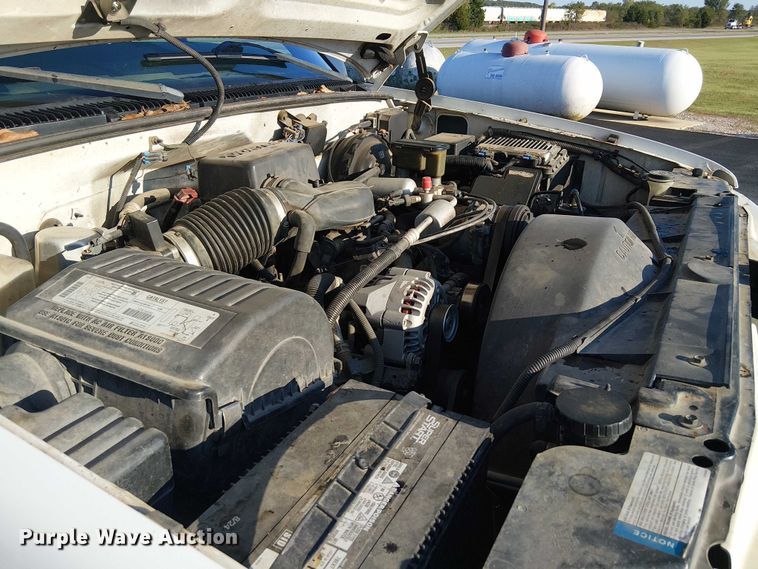 image for item DJ7859 1999 GMC Sierra 2500 utility bed pickup truck