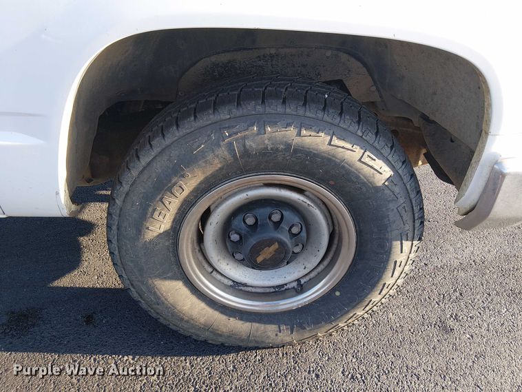 image for item DJ7859 1999 GMC Sierra 2500 utility bed pickup truck