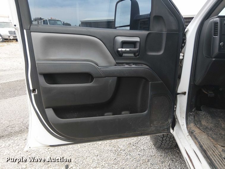 image for item DJ7867 2015 GMC Sierra 2500HD Double Cab pickup truck