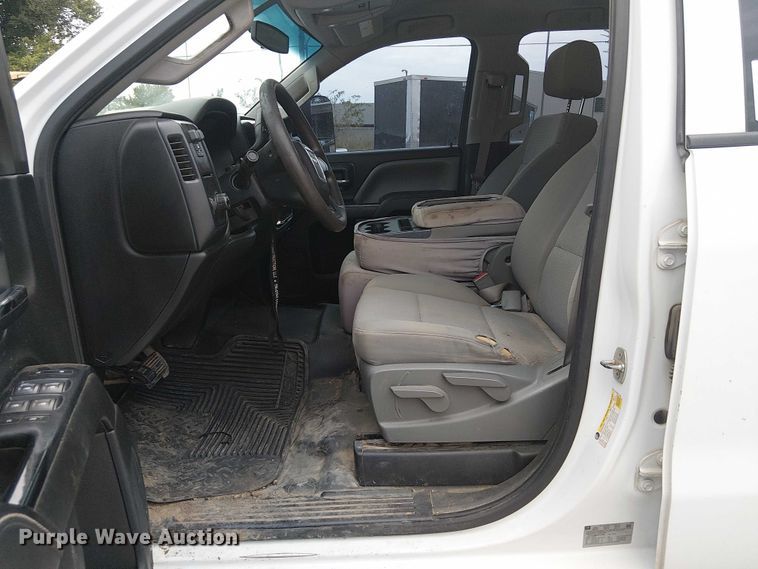 image for item DJ7867 2015 GMC Sierra 2500HD Double Cab pickup truck