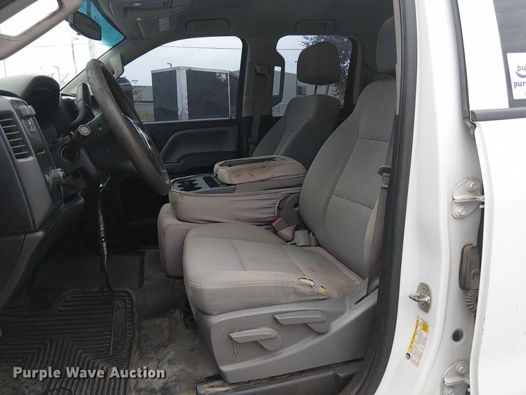 image for item DJ7867 2015 GMC Sierra 2500HD Double Cab pickup truck