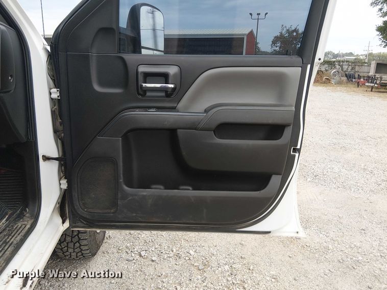 image for item DJ7867 2015 GMC Sierra 2500HD Double Cab pickup truck