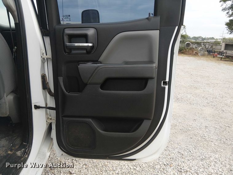 image for item DJ7867 2015 GMC Sierra 2500HD Double Cab pickup truck