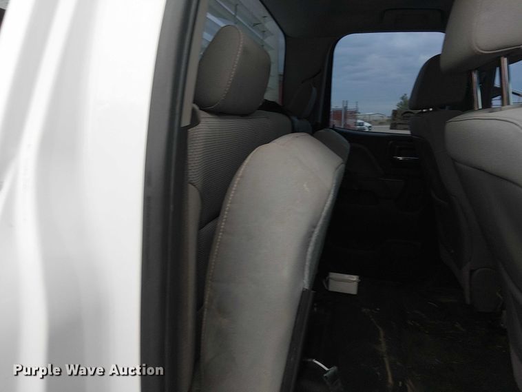 image for item DJ7867 2015 GMC Sierra 2500HD Double Cab pickup truck