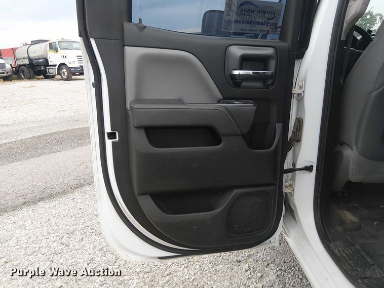 image for item DJ7867 2015 GMC Sierra 2500HD Double Cab pickup truck