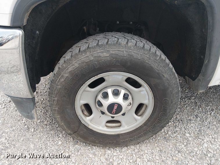 image for item DJ7867 2015 GMC Sierra 2500HD Double Cab pickup truck