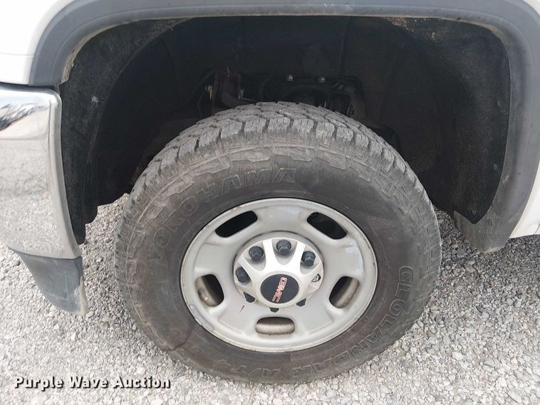 image for item DJ7867 2015 GMC Sierra 2500HD Double Cab pickup truck