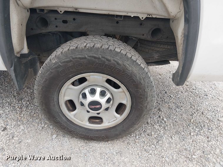 image for item DJ7867 2015 GMC Sierra 2500HD Double Cab pickup truck