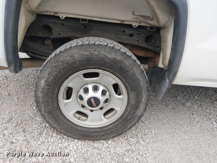 image for item DJ7867 2015 GMC Sierra 2500HD Double Cab pickup truck