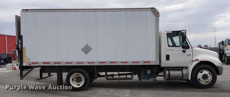 image for item DJ7868 2003 International 4200 box truck