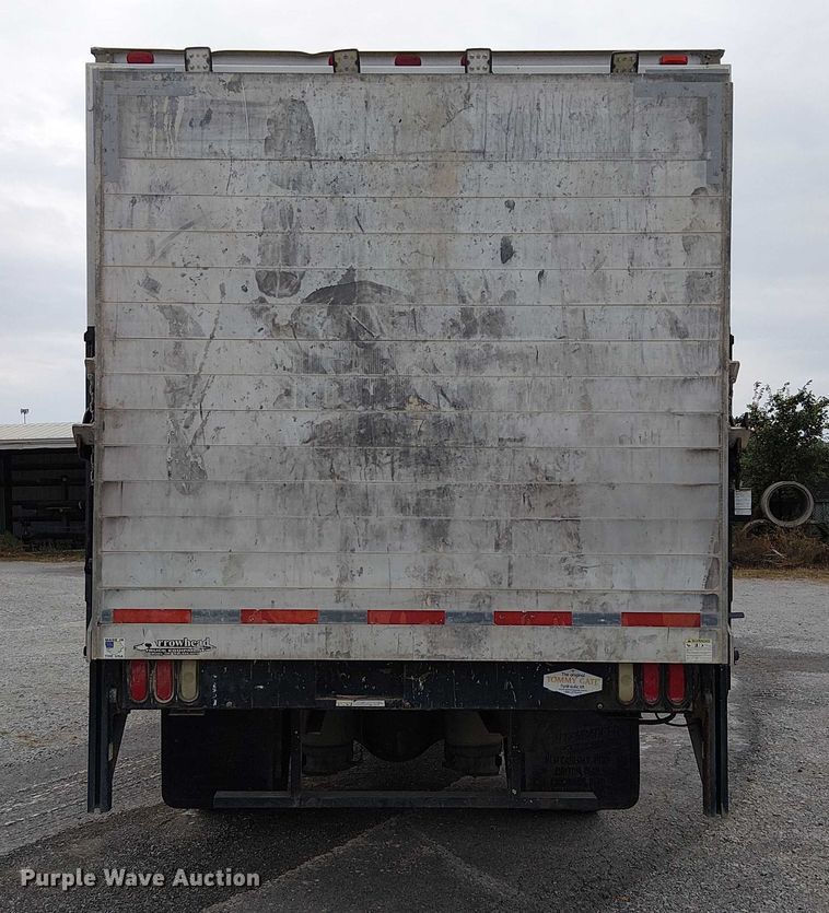 image for item DJ7868 2003 International 4200 box truck