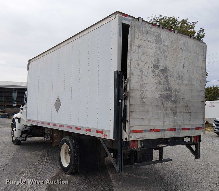 image for item DJ7868 2003 International 4200 box truck