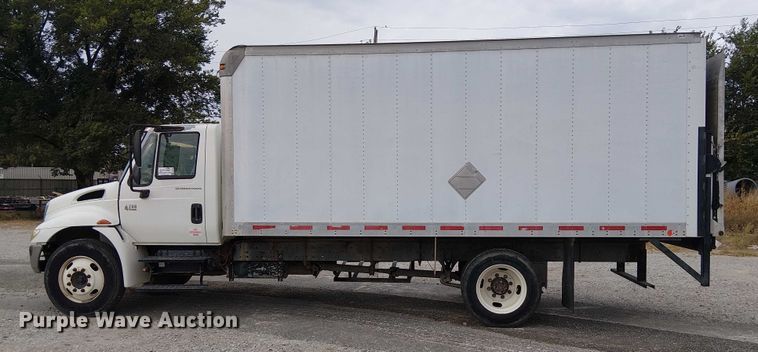 image for item DJ7868 2003 International 4200 box truck