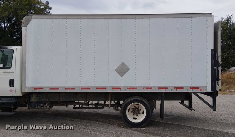 image for item DJ7868 2003 International 4200 box truck