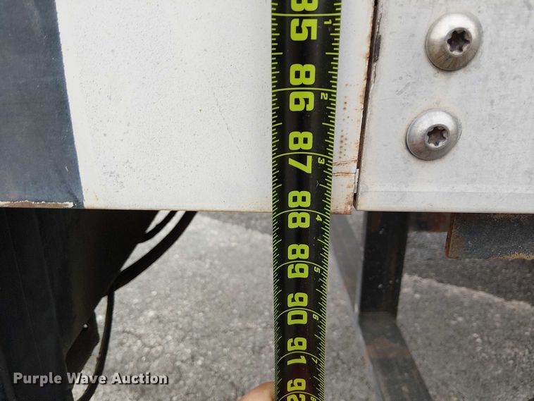 image for item DJ7868 2003 International 4200 box truck