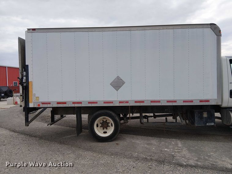 image for item DJ7868 2003 International 4200 box truck