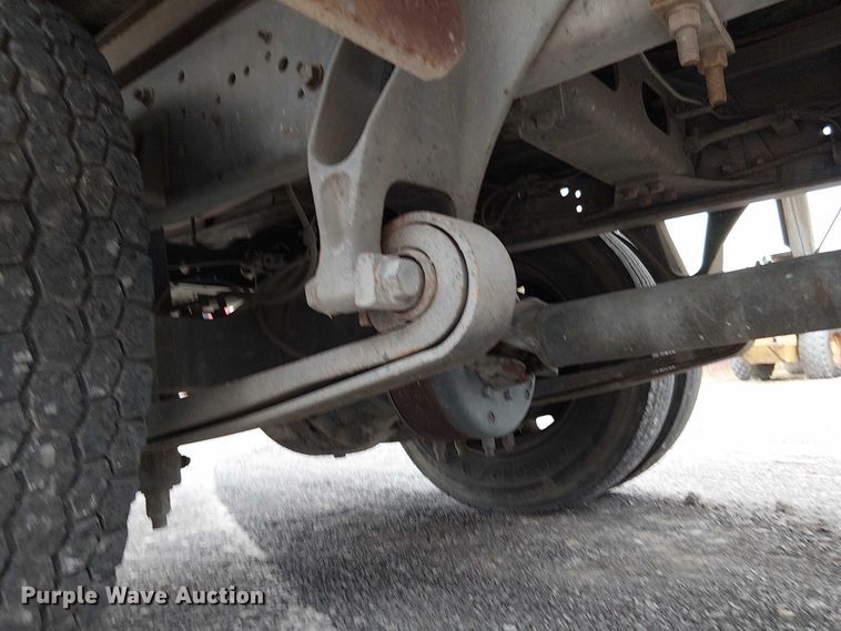 image for item DJ7868 2003 International 4200 box truck