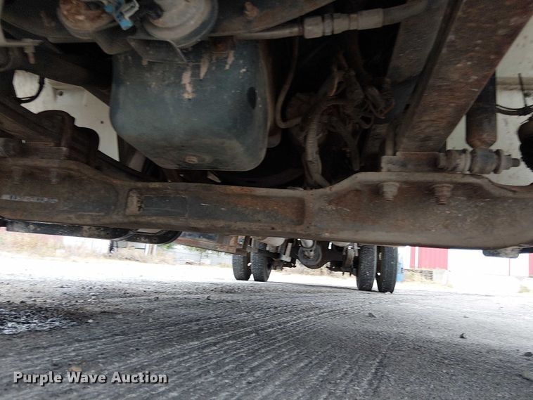 image for item DJ7868 2003 International 4200 box truck