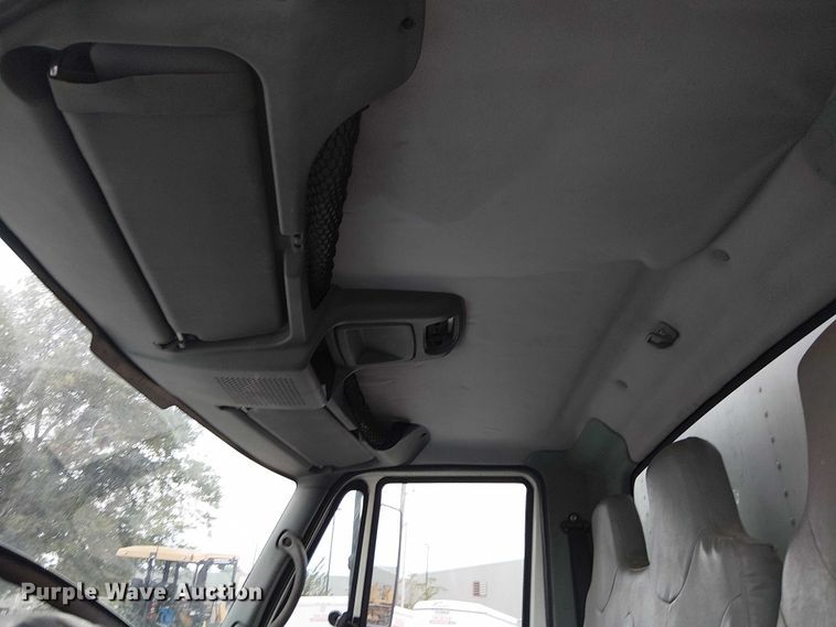 image for item DJ7868 2003 International 4200 box truck