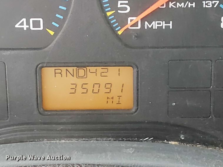 image for item DJ7868 2003 International 4200 box truck