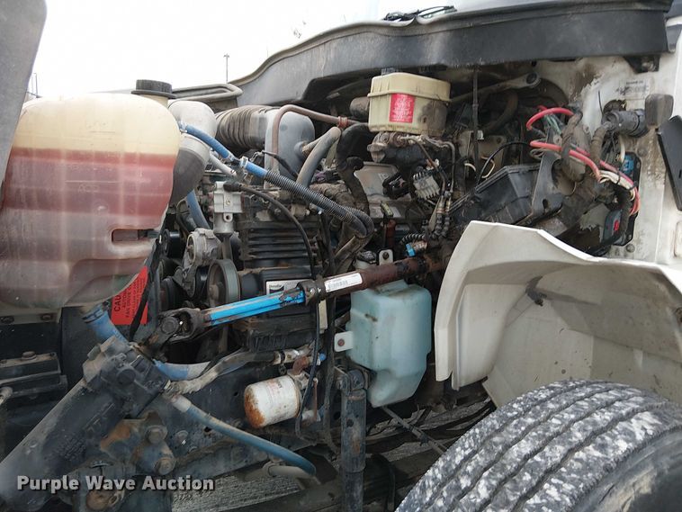 image for item DJ7868 2003 International 4200 box truck