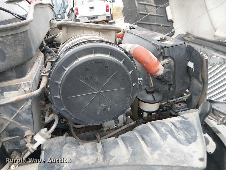 image for item DJ7868 2003 International 4200 box truck