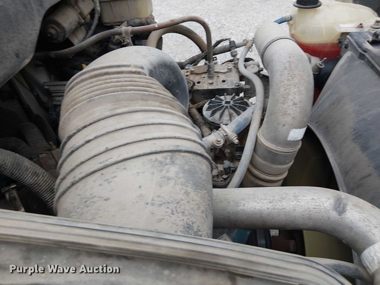 image for item DJ7868 2003 International 4200 box truck