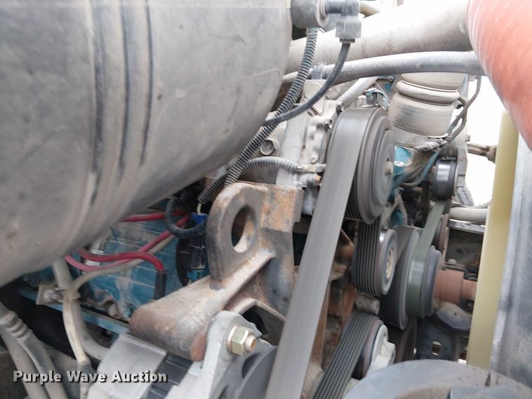 image for item DJ7868 2003 International 4200 box truck