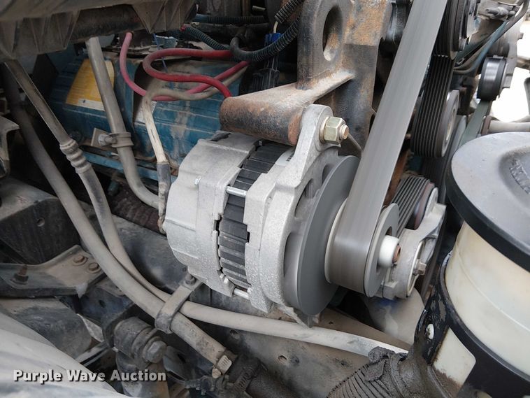 image for item DJ7868 2003 International 4200 box truck