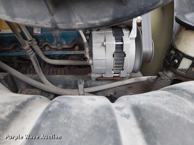 image for item DJ7868 2003 International 4200 box truck