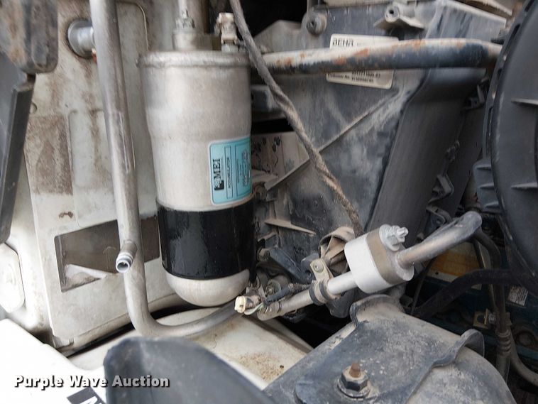 image for item DJ7868 2003 International 4200 box truck