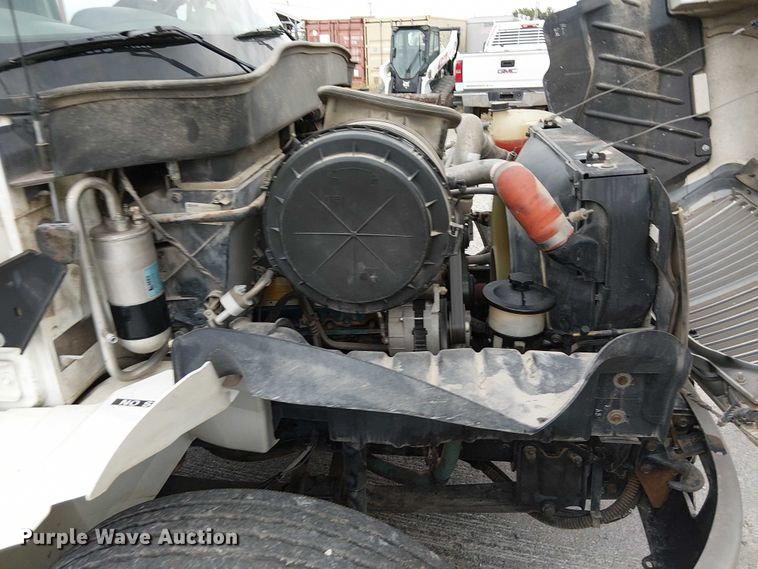 image for item DJ7868 2003 International 4200 box truck