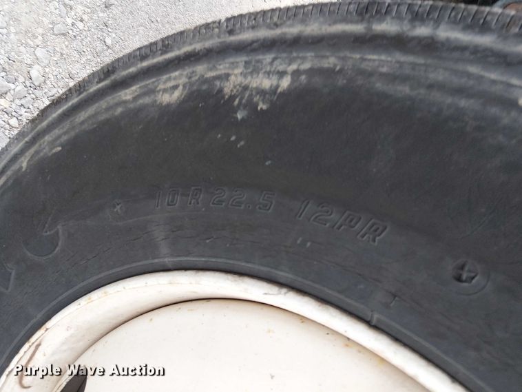 image for item DJ7868 2003 International 4200 box truck