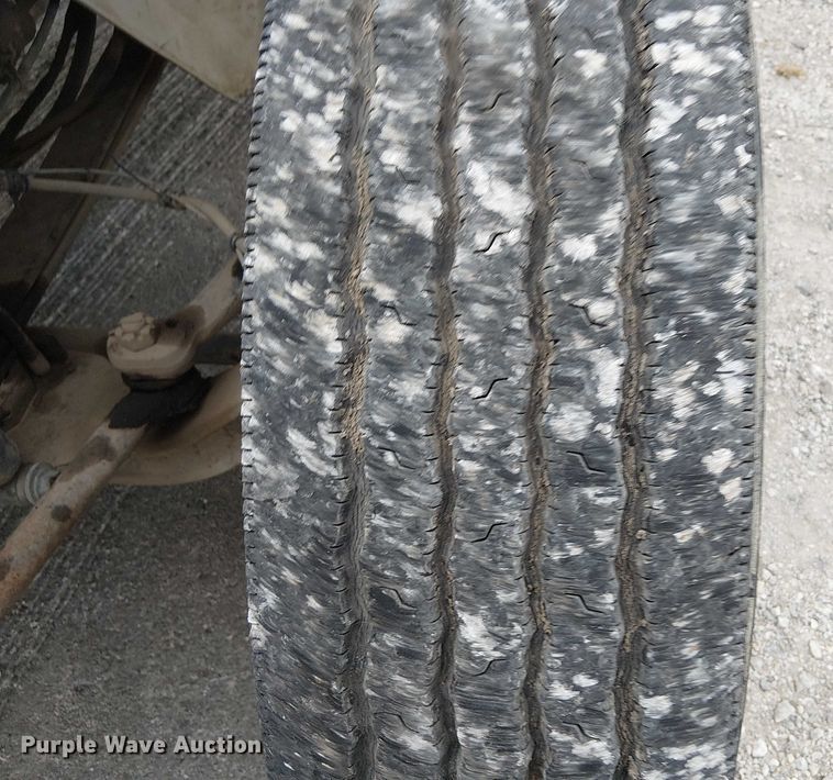 image for item DJ7868 2003 International 4200 box truck