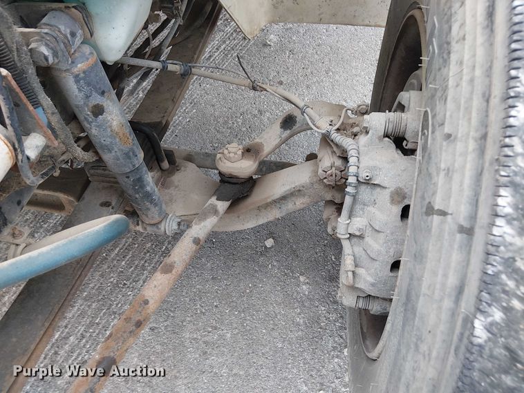 image for item DJ7868 2003 International 4200 box truck