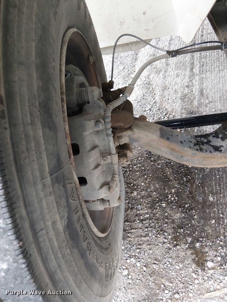 image for item DJ7868 2003 International 4200 box truck